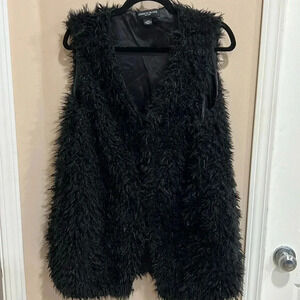 (3)  Kenneth Blake vest